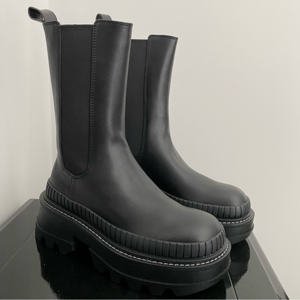 Black Platform Chelsea Calf Boots